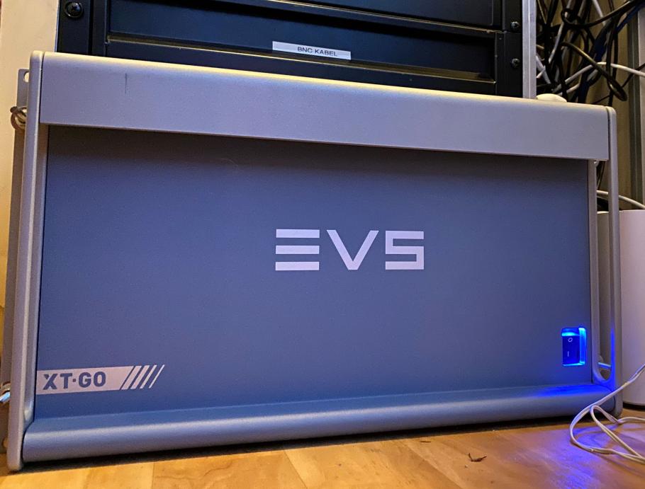 XT-GO server in van