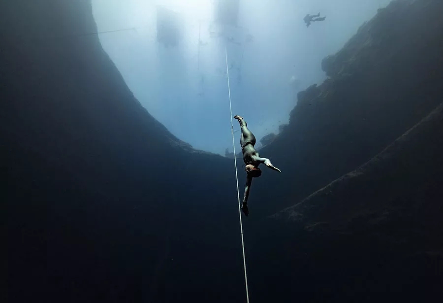 Marine Simonis Vertical Blue Dive