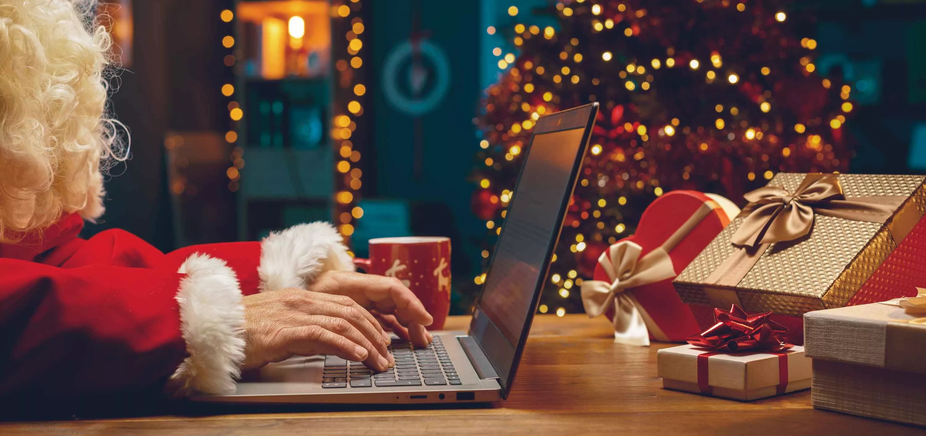 santa-claus-connecting-online-at-christmas